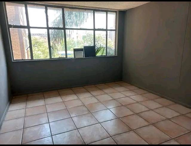 5 BEDROOM APARTMENT FOR SALE IN SUNNYSIDE